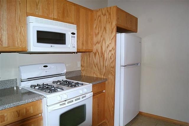 2nd image of 601 Queens Ct