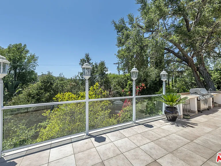 16379 Meadowridge Rd — Photo 35