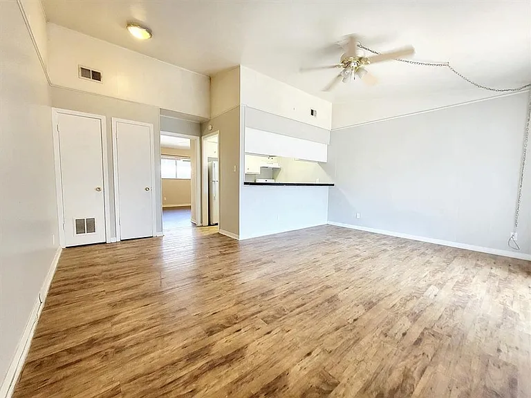 618 W 51st St #101 — Photo 4