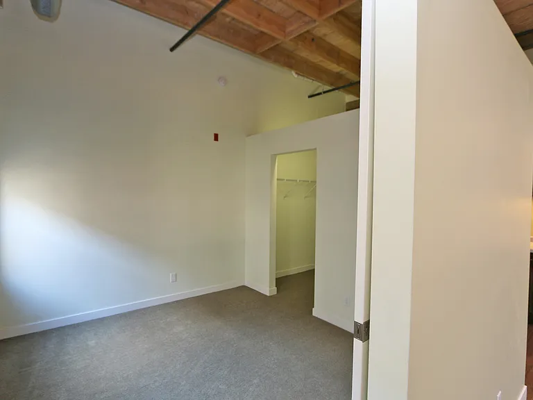 La Pompadour Apartments — Photo 27