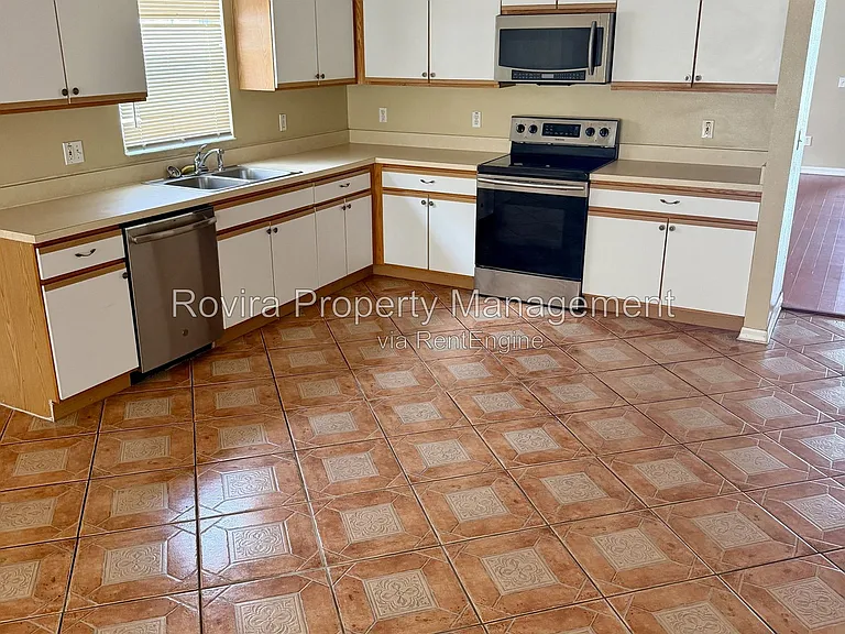 1326 Aguacate Ct — Photo 4