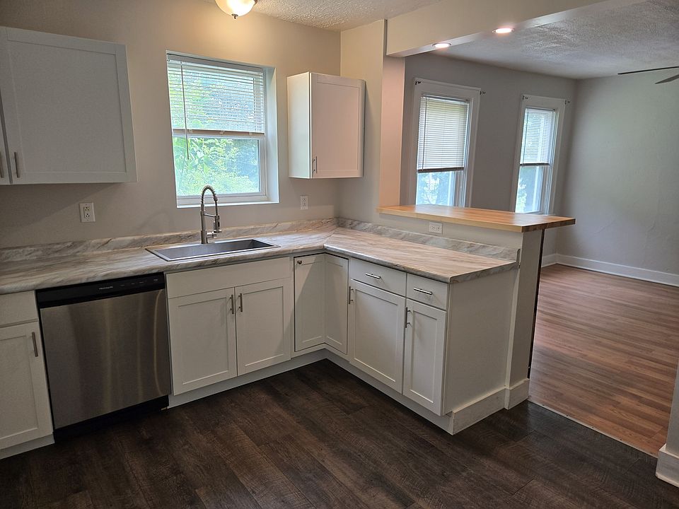 1st image of 523 Castle Shannon Blvd