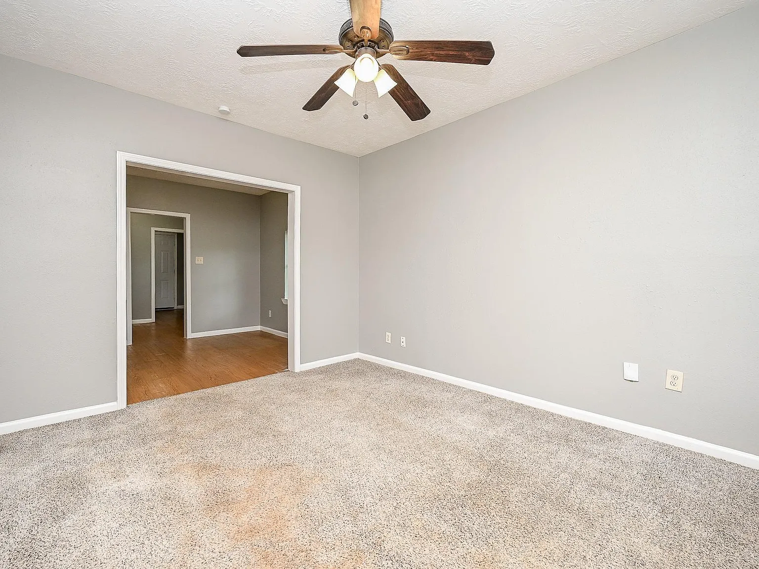 2 bed, 1.0 bath, 936 sqft, $1,275 — Photo 4