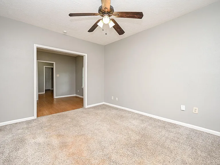 8007 Carver Rd — Photo 4