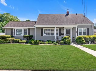 49 Princeton Pl, Merrick, NY 11566