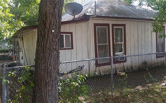 5th image of 627 McKie St