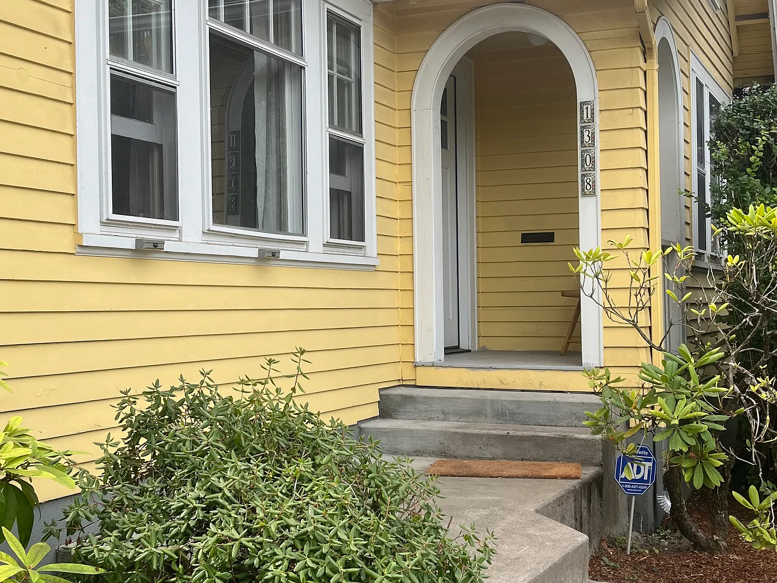 3 bed, 929 sqft, $2,500 — Photo 2