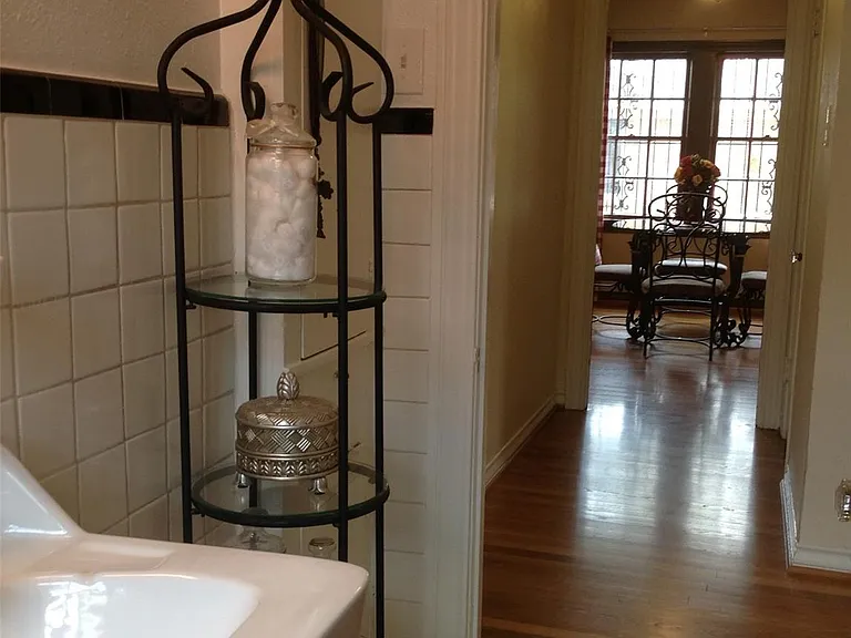 704 Sue St — Photo 22