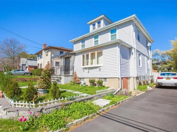 11 Marlan Ct, Sea Cliff, NY 11579