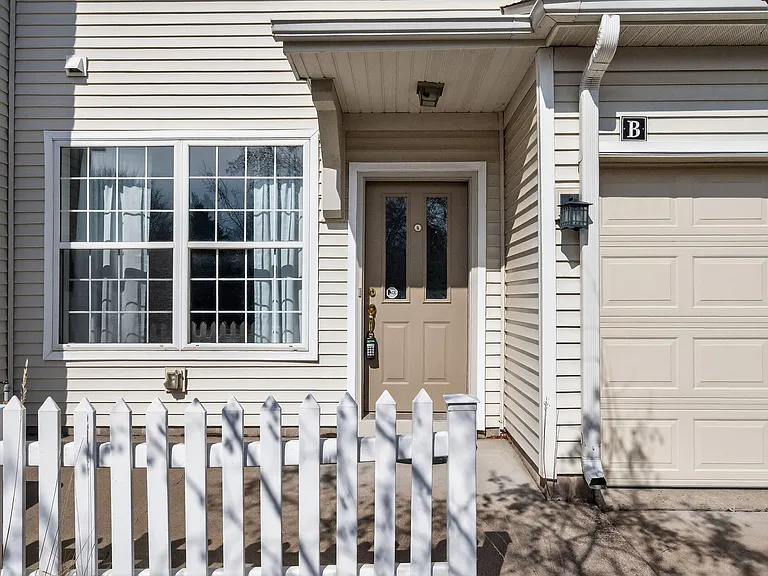 12210 Urbank St NE #B — Photo 21