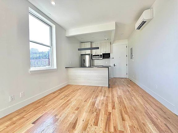 5th image of 557 Saint Johns Pl #501