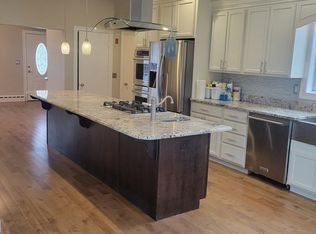 27 Gilmore St, Lowell, MA 01854