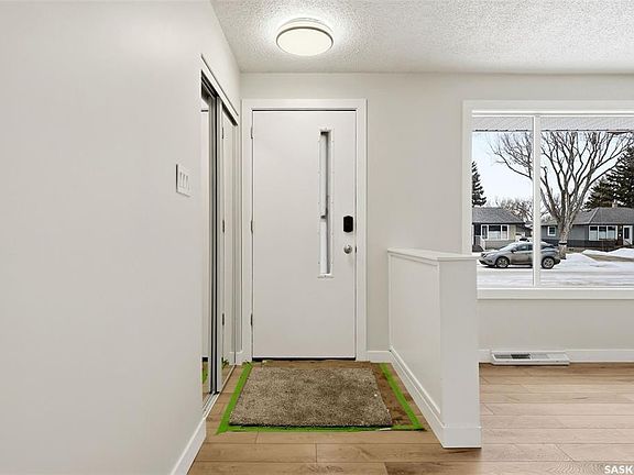 2nd image of 47 Mathieu CRESCENT