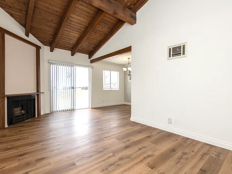 1621 Federal Ave #9 — Photo 2