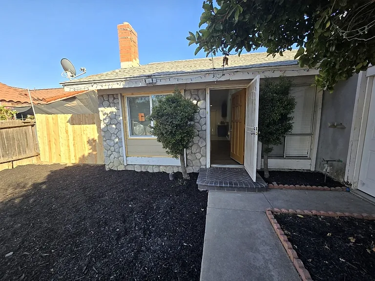 11146 Schuyler Ave — Photo 12