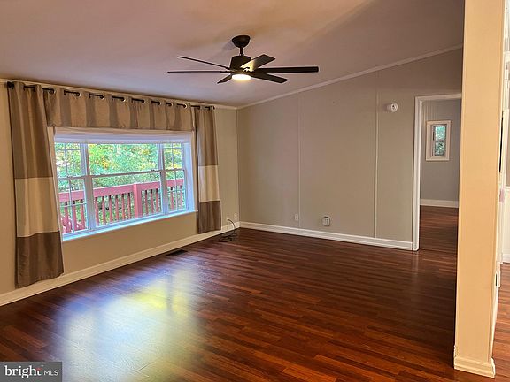 4th image of 746 Valley Dr