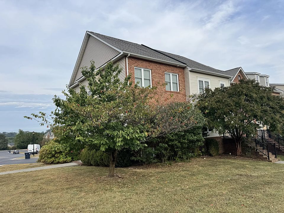 1st image of 2195 Deyerle Ave #2195