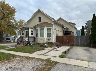 624 12th St, Port Huron, MI