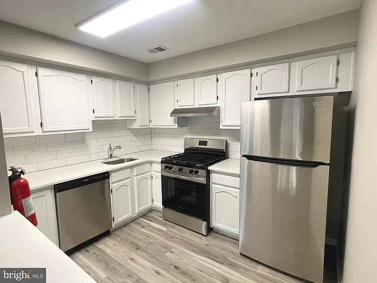 205 Salem Ct #10 — Photo 3