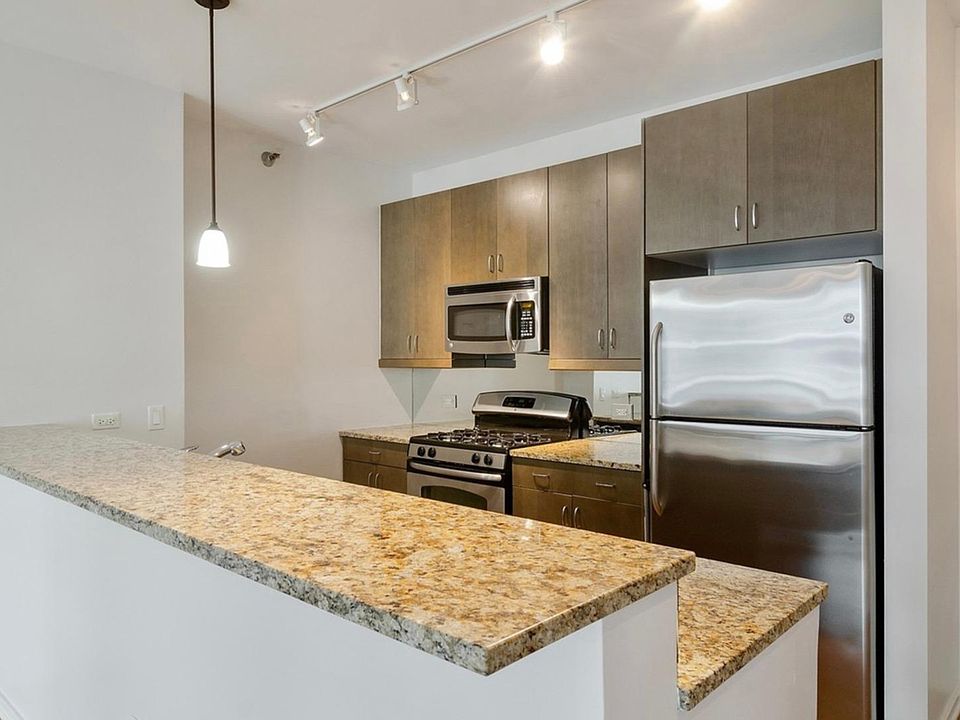 1st image of 420 E North Water St #3D