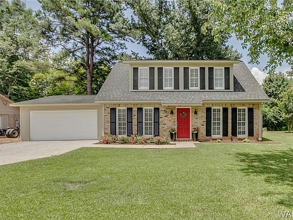 2nd image of 2710 Camellia Dr