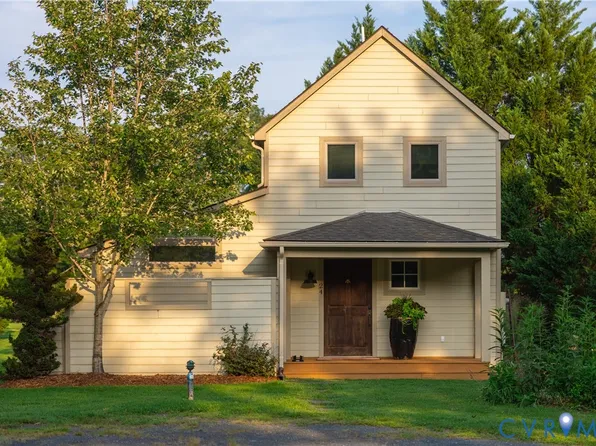 24 Knoll Ln, Nellysford, VA 22958