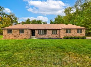3808 Maplecrest Rd, Woodmere, OH 44122