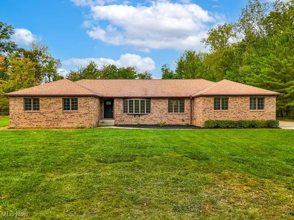 3808 Maplecrest Rd, Woodmere, OH 44122