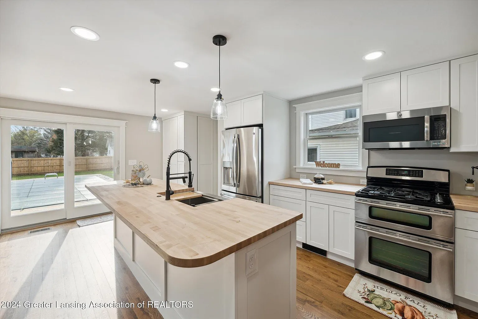220 E Adelaide St photo 1