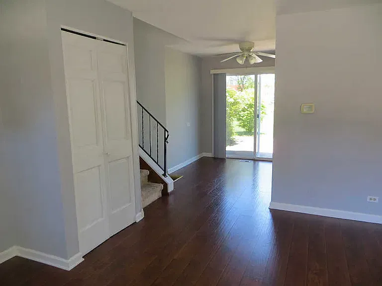3 bed, 1.5 bath, 953 sqft, $2,400 — Photo 3