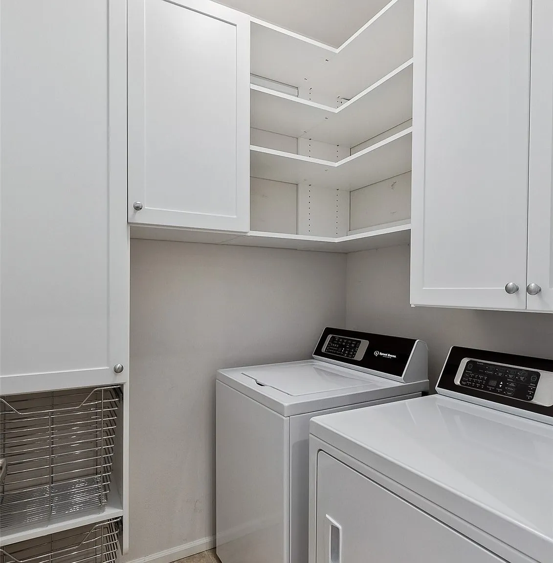 2 bed, 1039 sqft, $3,750 — Photo 4