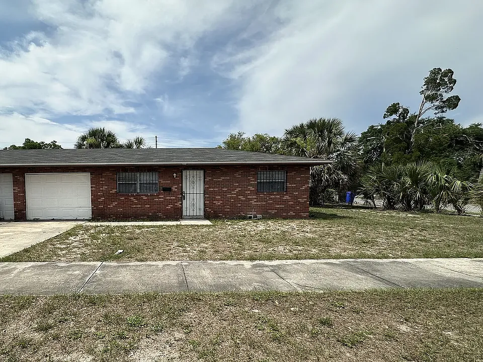 303 W Myrtle St