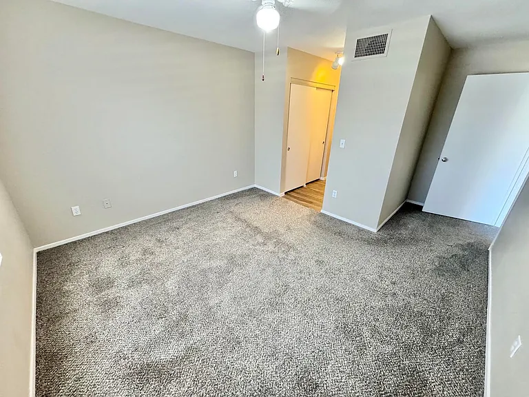 8070 W Russell Rd #2121 — Photo 7