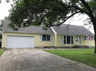 2130 SW Eveningside Dr, Topeka, KS 66614