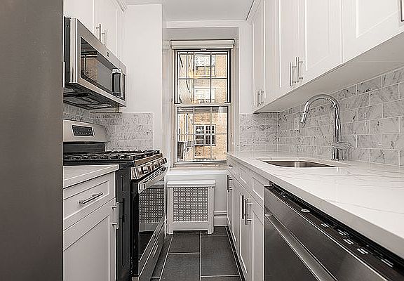 3rd image of 275 Central Park W APT 15F