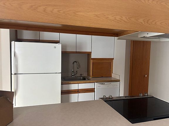 4th image of 10446 Independence Dr