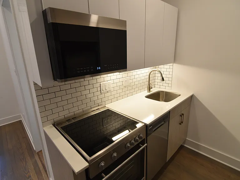11 Queensberry St #16 — Photo 3