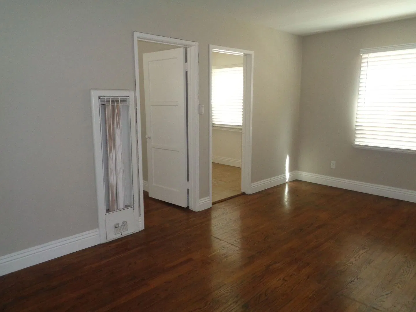 922 E. 2nd St. — Photo 3