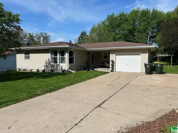 3459 Idlewood St, Sioux City, IA 51104