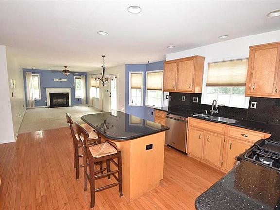 3rd image of 2543 Blue Jay Dr