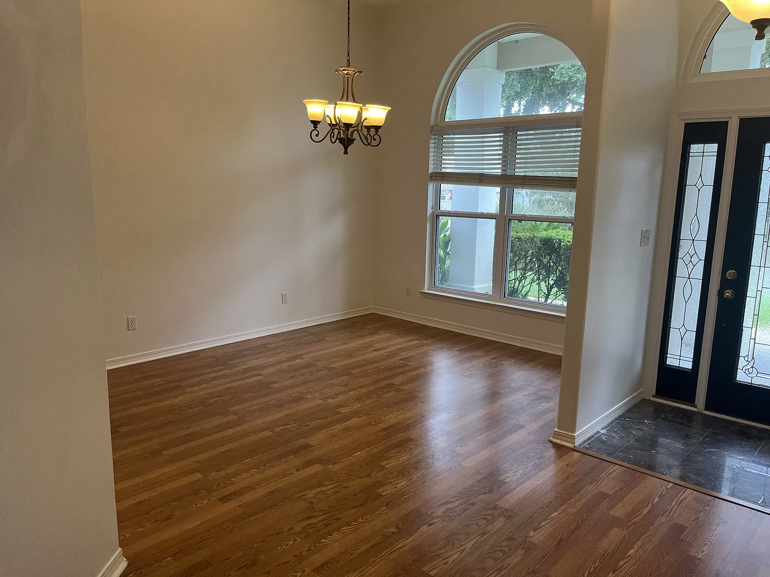 4 bed, 2066 sqft, $2,800 — Photo 2