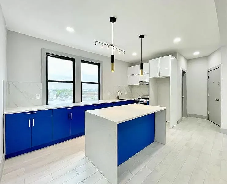 281 Cator Ave — Photo 1