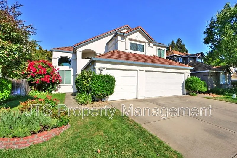 4 bed, 2.5 bath, 1973 sqft, $2,795 — Photo 4