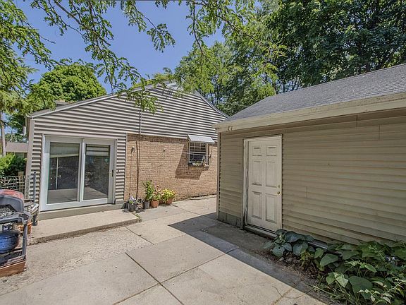 5th image of 8146 W Raymond LANE