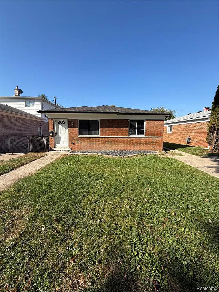 3 bed, 1.0 bath, 1014 sqft, $1,800 — Photo 1
