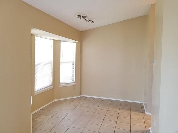 5th image of 9707 Villiers Dr N