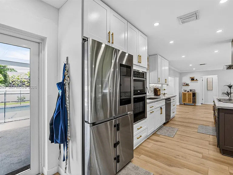 410 SW 55th Ave — Photo 13