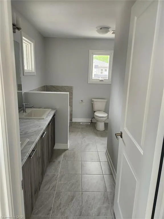 4 bed, 2.5 bath, 2002 sqft, $2,750 — Photo 1