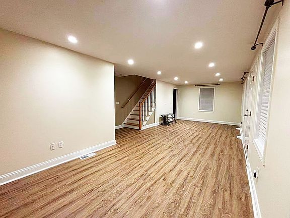 3rd image of 52 Monce Rd