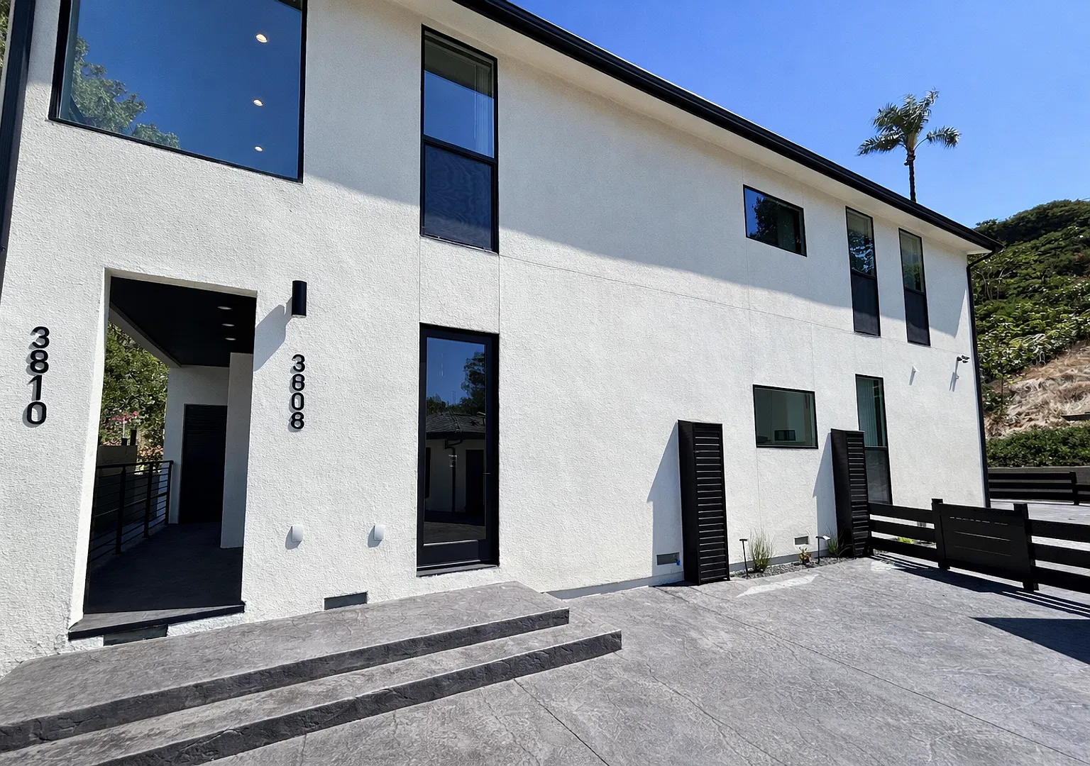 4 bed 2 bath Private Yard Space — Photo 1